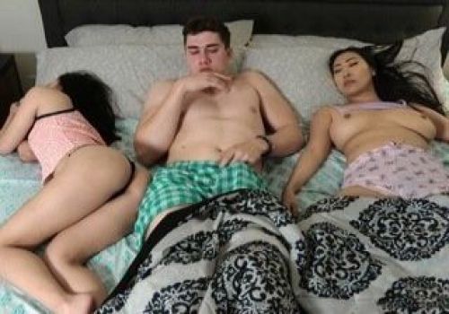 Cậu em trai số hưởng khi được sống chung với hai bà chị họ dâm