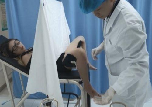 Em tuổi teen đi khám bướm gặp phải bác sĩ nứng chim